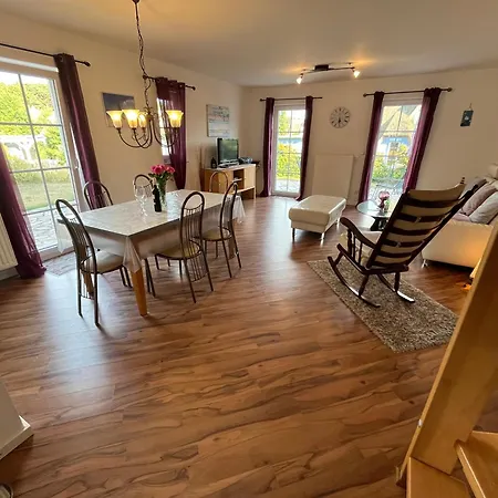 Haus 146 Kiefernweg 8 *