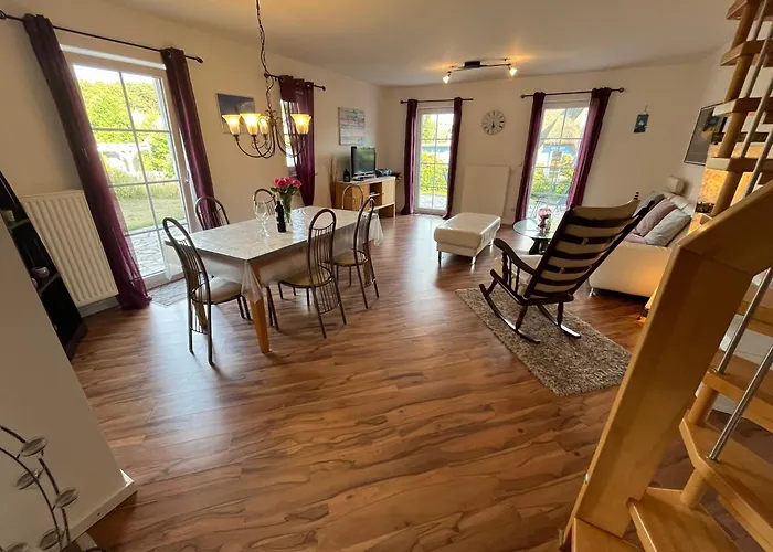 Haus 146 Kiefernweg 8 *